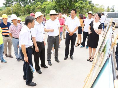 創(chuàng)建綠色生態(tài)校園，我們?cè)谛袆?dòng)！
