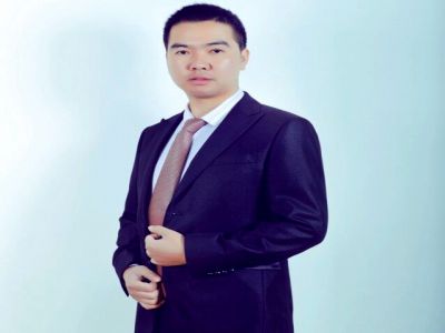 張敬波：學生發(fā)展中心主任，高級教師，重慶市優(yōu)秀德育工作者，重慶市培訓師，長壽區(qū)小學語文骨干教師，榮獲長壽區(qū)小學語文優(yōu)質(zhì)課一等獎多次