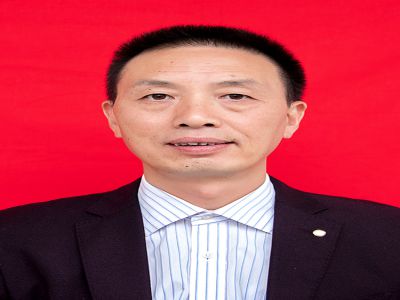 冉澤明：遠恒佳學校小學部副校長，高級教師，全國優(yōu)秀教師、全國新教育榜樣教師、重慶市骨干教師，榮獲重慶市美術(shù)優(yōu)質(zhì)課一等獎