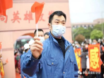 榜樣的力量2：逆行“請戰(zhàn)”湖北，妻子為他點贊！
