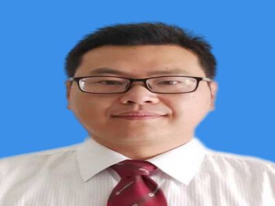 黃健:中學數(shù)學一級教師，12年教齡，長期擔任班主任，帶領(lǐng)過6屆高三參加高考，多名學生被一流大學錄取。曾擔任年級組長、數(shù)學教研組長，輔導多名學生在希望杯全國邀請賽和全國數(shù)學奧賽中獲獎，多次評為校優(yōu)秀班主任、優(yōu)秀教師、骨干教師。獲貴州省六盤水市骨干班主任榮譽稱號。   六枝特區(qū)第六屆高中數(shù)學優(yōu)質(zhì)課評委，六盤水市2017屆高中數(shù)學質(zhì)量監(jiān)測考試命題教師，2018年貴州省普通高中高考評卷教師，并評為優(yōu)秀